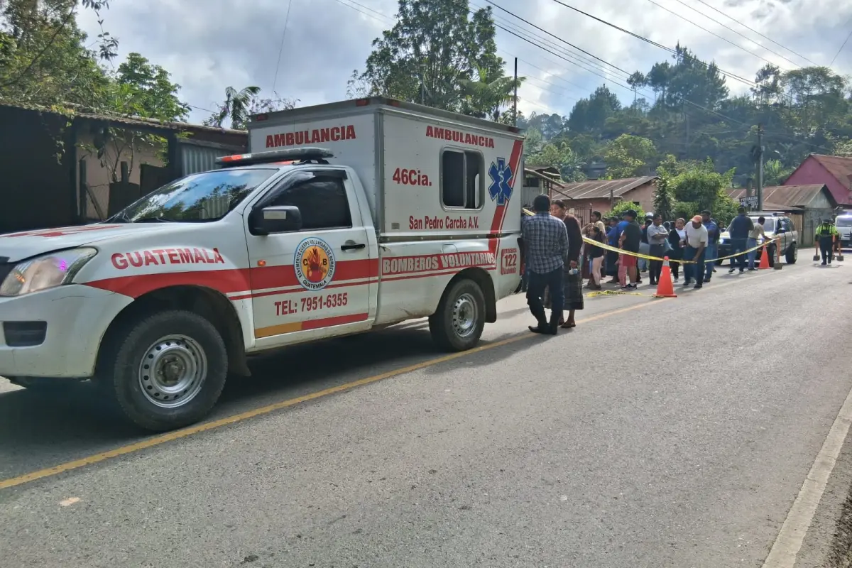 El menor de 11 años murió tras presentar problemas de salud cuando se dirigía a la escuela en Alta Verapaz., Bomberos Voluntarios
