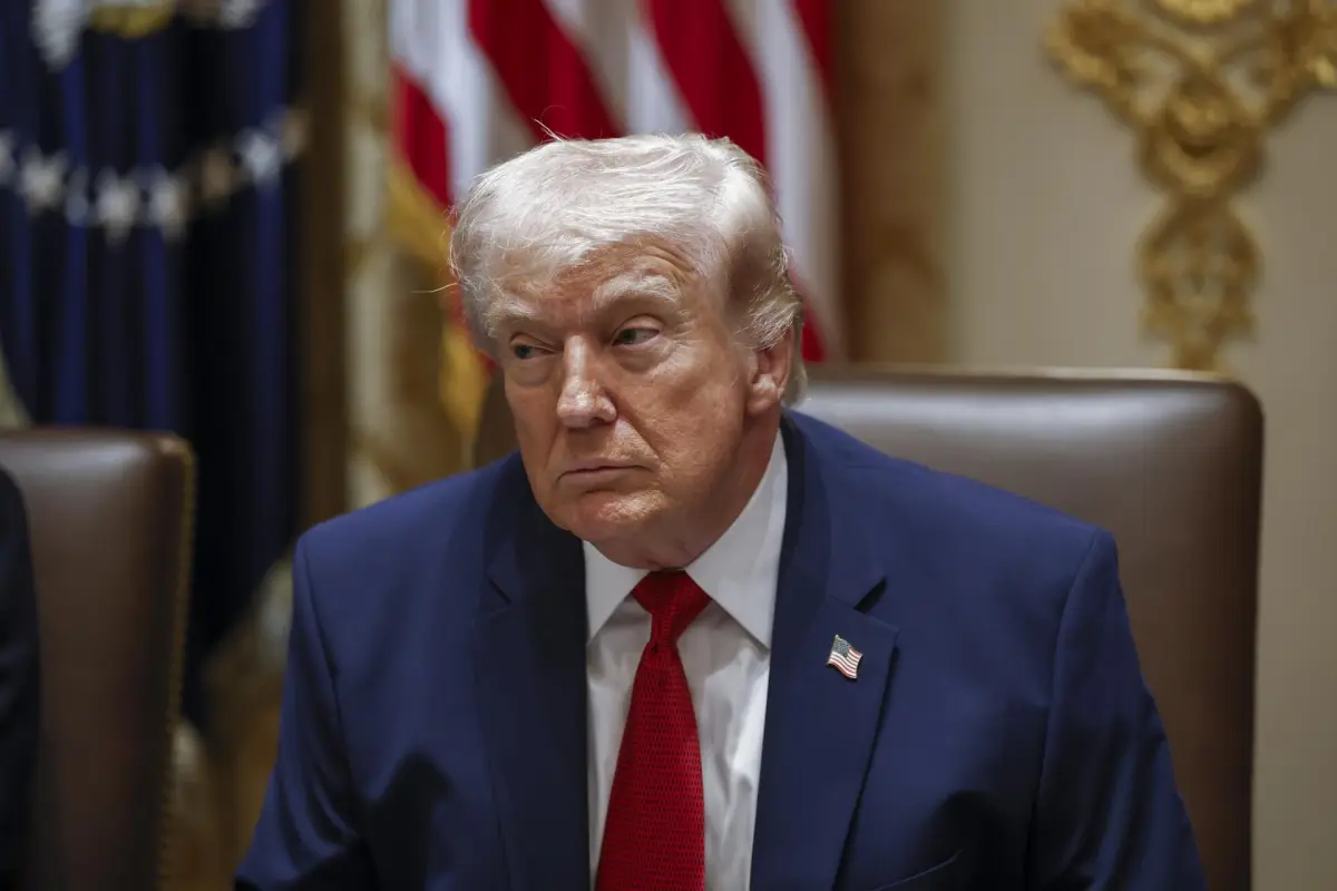 Trump durante una reunión de su Gabinete, EFE