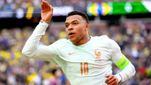 El Real Madrid confirma que Mbappé sufre una lesión de rodilla