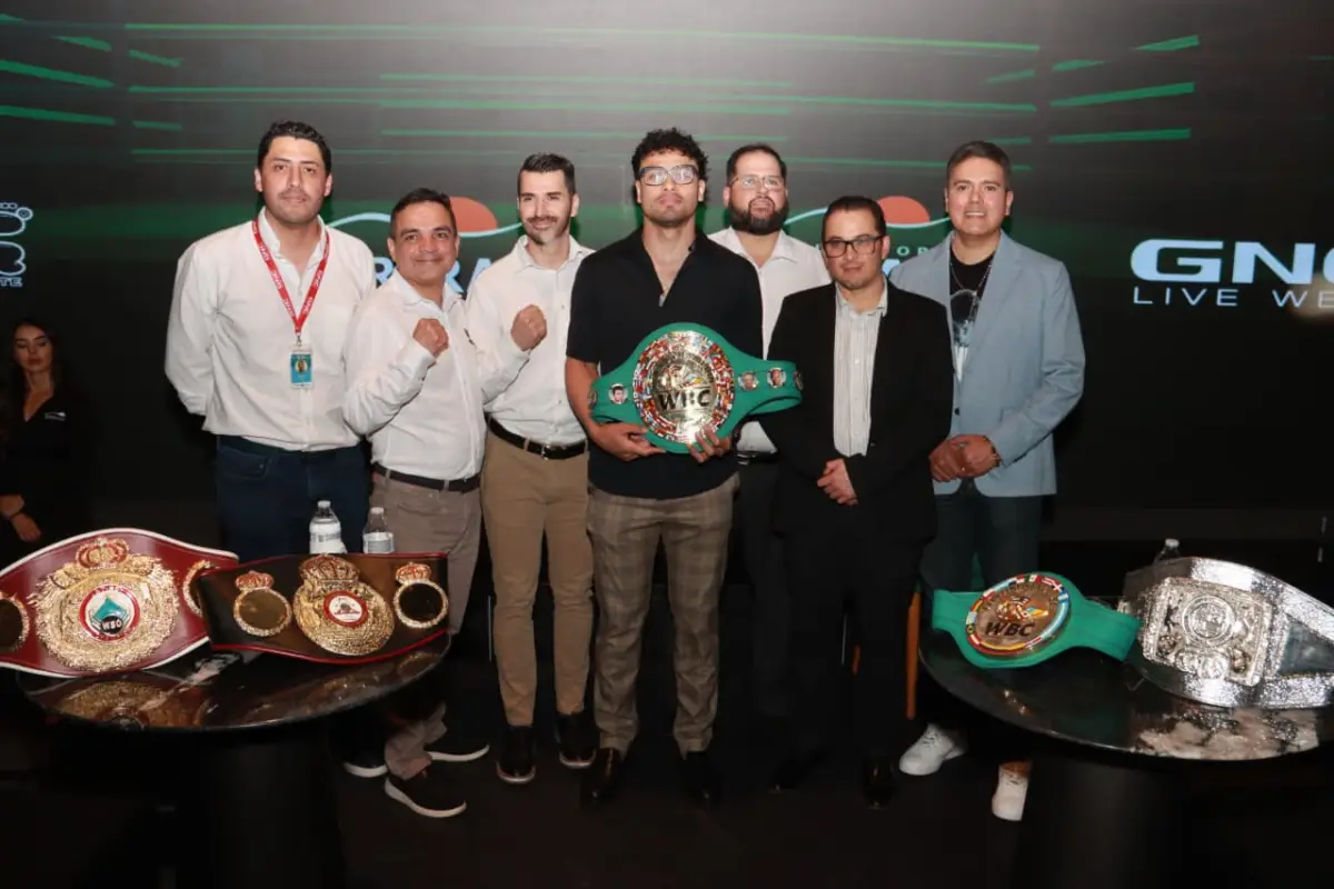 Lester Martínez compareció este jueves a una conferencia de prensa por parte de su patrocinador