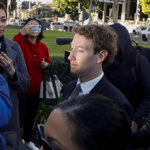 Meta y YouTube condenadas a pagar 3.000 millones de dólares en EEUU por adicción a redes ,EFE