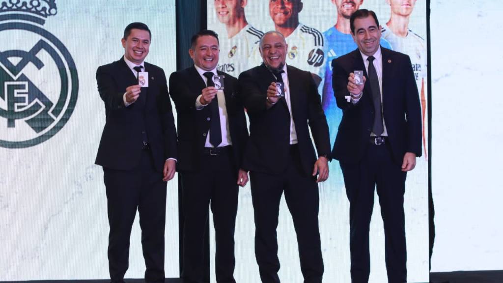 Roberto Carlos, leyenda de Real Madrid, en Encuentro de Bantrab  | Alejandro Meoño