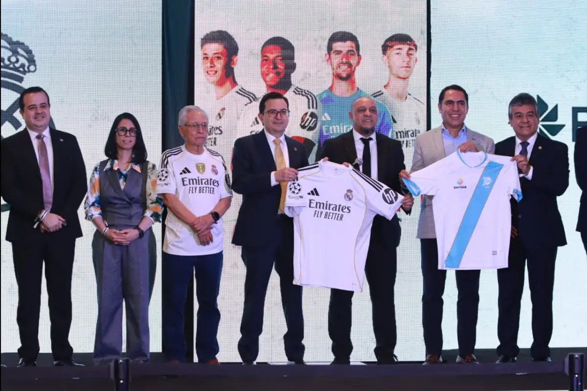 Roberto Carlos participó en el Encuentro de Bienestar: Liderazgo y mentalidad ganadora, organizado por BANTRAB - Alex Meoño