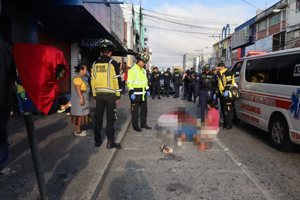 Área donde murieron tres hombres como consecuencia de un ataque armado en la zona 1., Bomberos Voluntarios