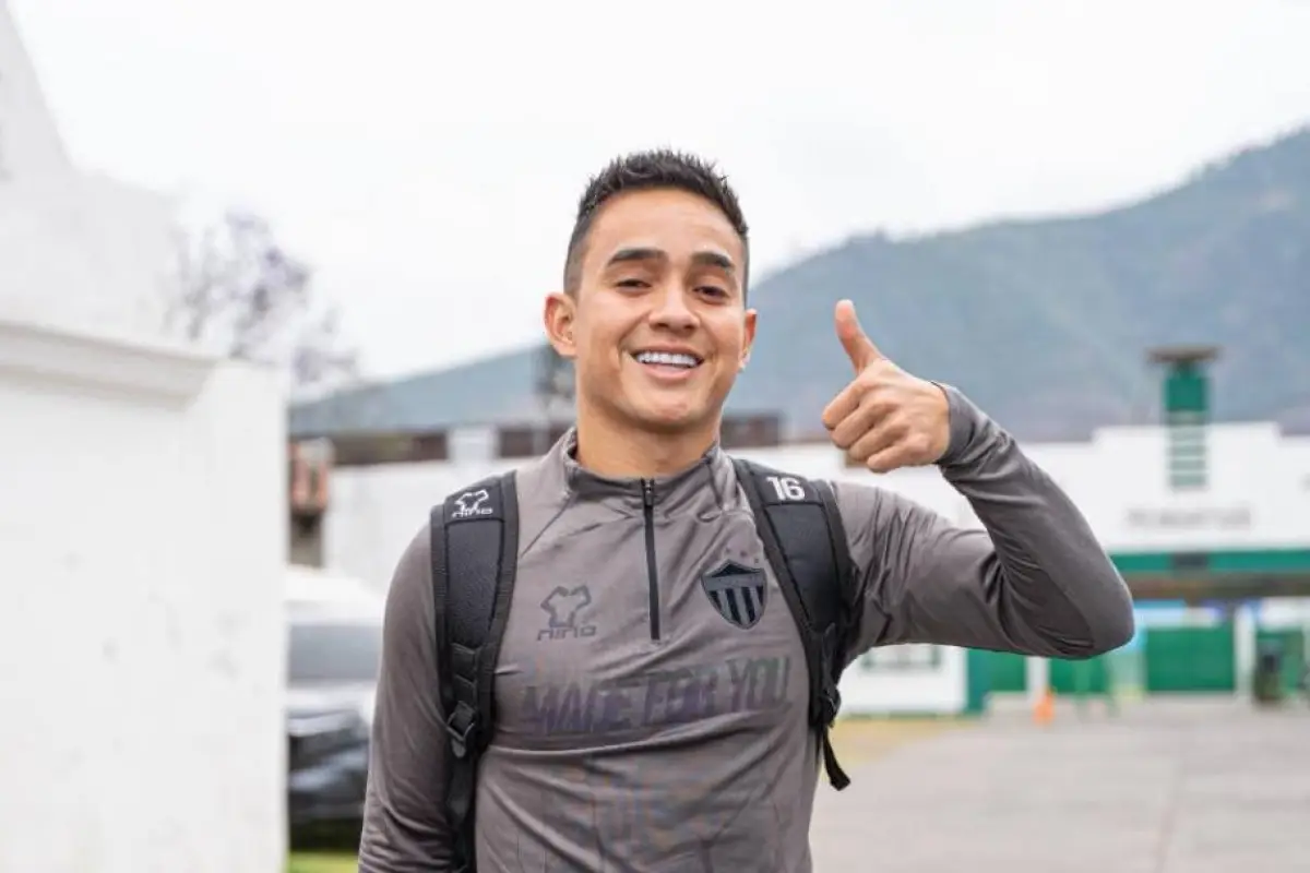 Óscar Santis jugador de Antigua GFC