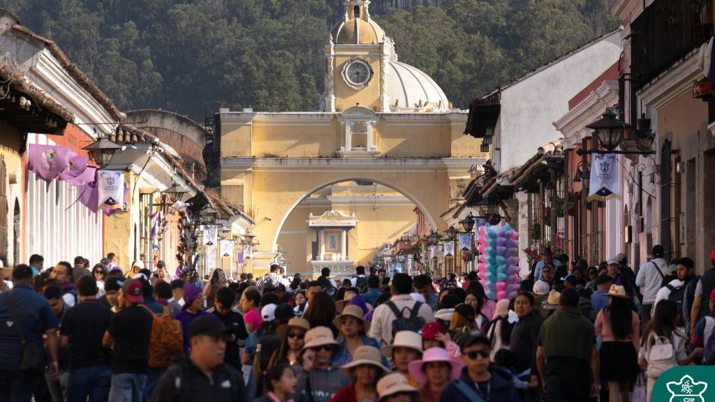Jesús Nazareno de la Caída convoca a miles de fieles | Municipalidad de Antigua Guatemala
