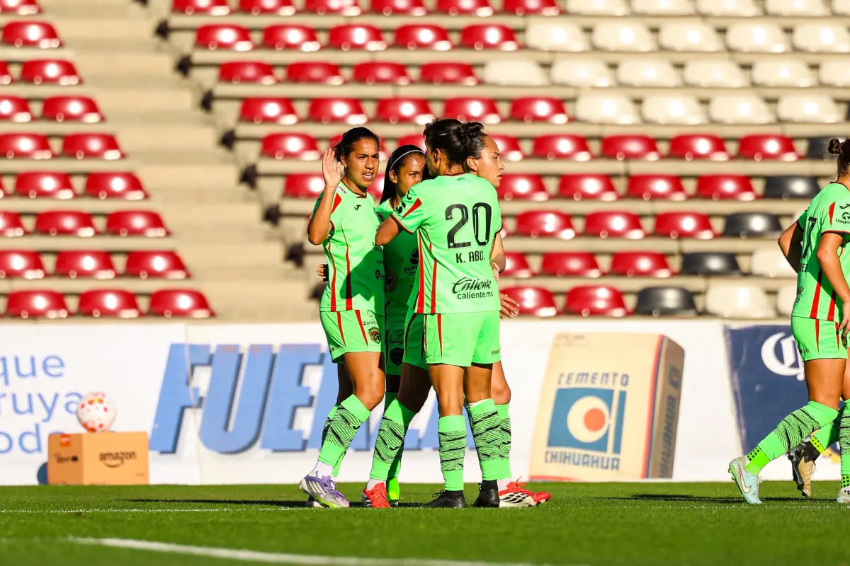 Celebración de Aisha Solórzano en el triunfo de FC Juárez - FC Juárez
