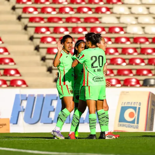 Celebración de Aisha Solórzano en el triunfo de FC Juárez - FC Juárez