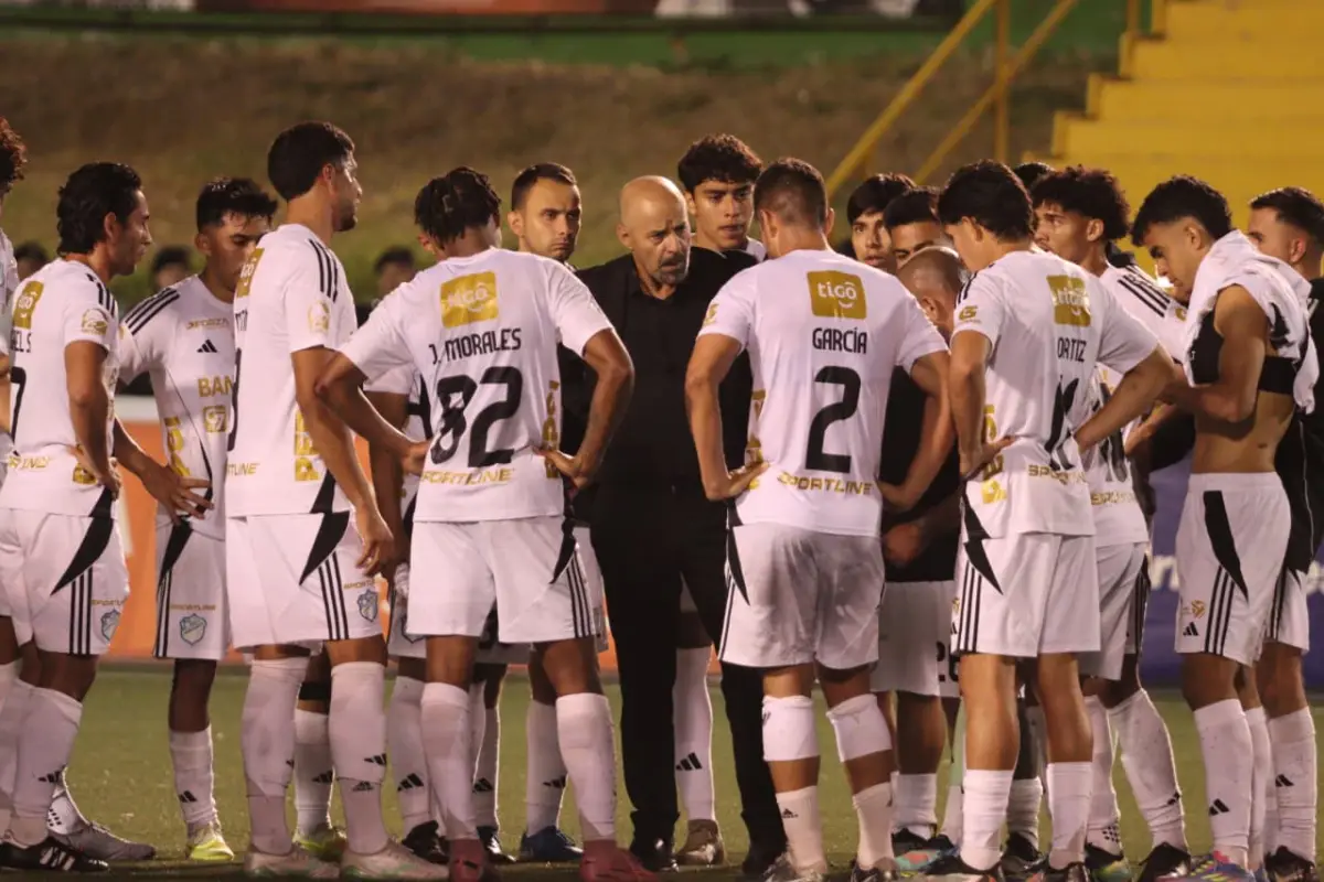 Comunicaciones nuevamente cae a la lucha por la permanencia 