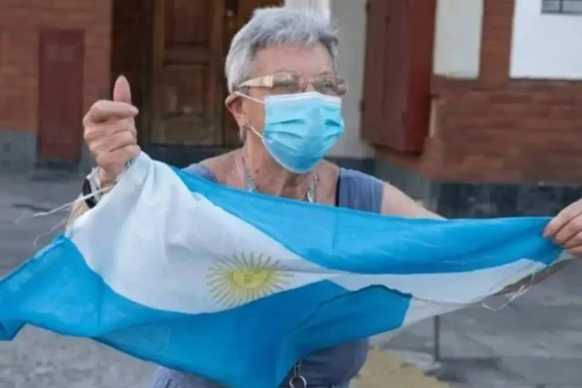 Murió Cristina Mariscotti, la “Abuela Lalala”, ícono viral del Mundial 2022., Captura de pantalla video de X.