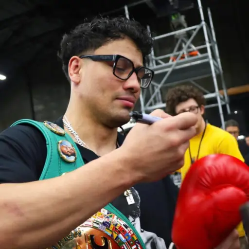 Aficionado se tatúa la firma de Lester Martínez - RR.SS.