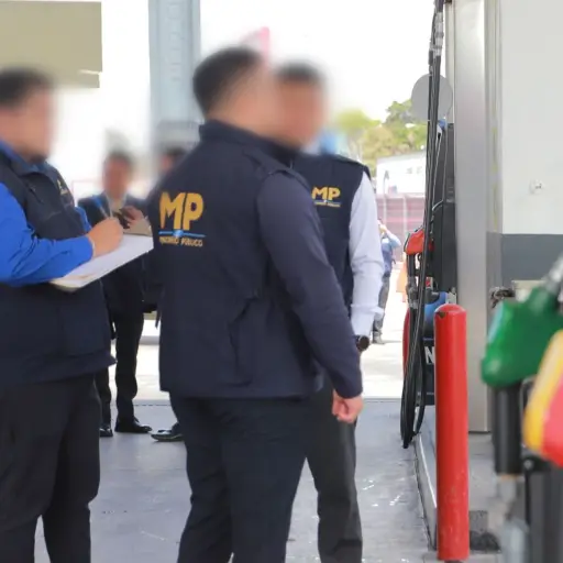 Personal del Ministerio Público hace diligencias en expendios para verificar posible especulación en precios de combustibles. ,Ministerio Público