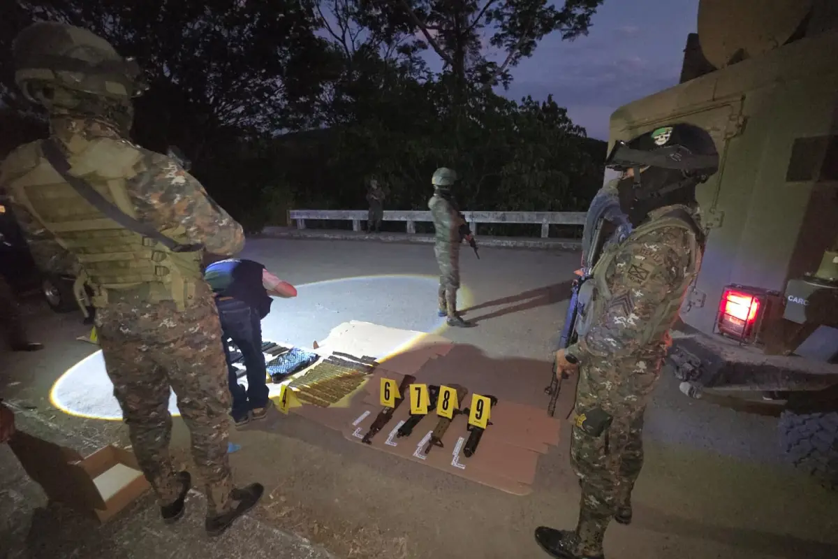 Parte de las armas decomisadas por la institución castrense en San Marcos., Ejército de Guatemala