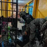 Hallan mujer sin vida y antenas de internet satelital en operativo en prisión de Zacapat