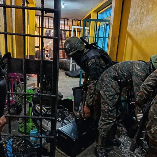 Personal militar participa en una requisa en la cárcel Los Jocotes, en Zacapa. ,Ejército de Guatemala