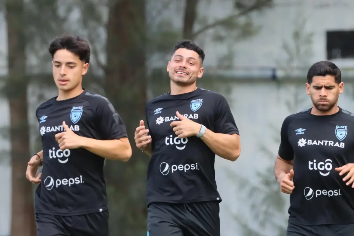 Darwin Lom en el entreno de la Selección Nacional - FFG