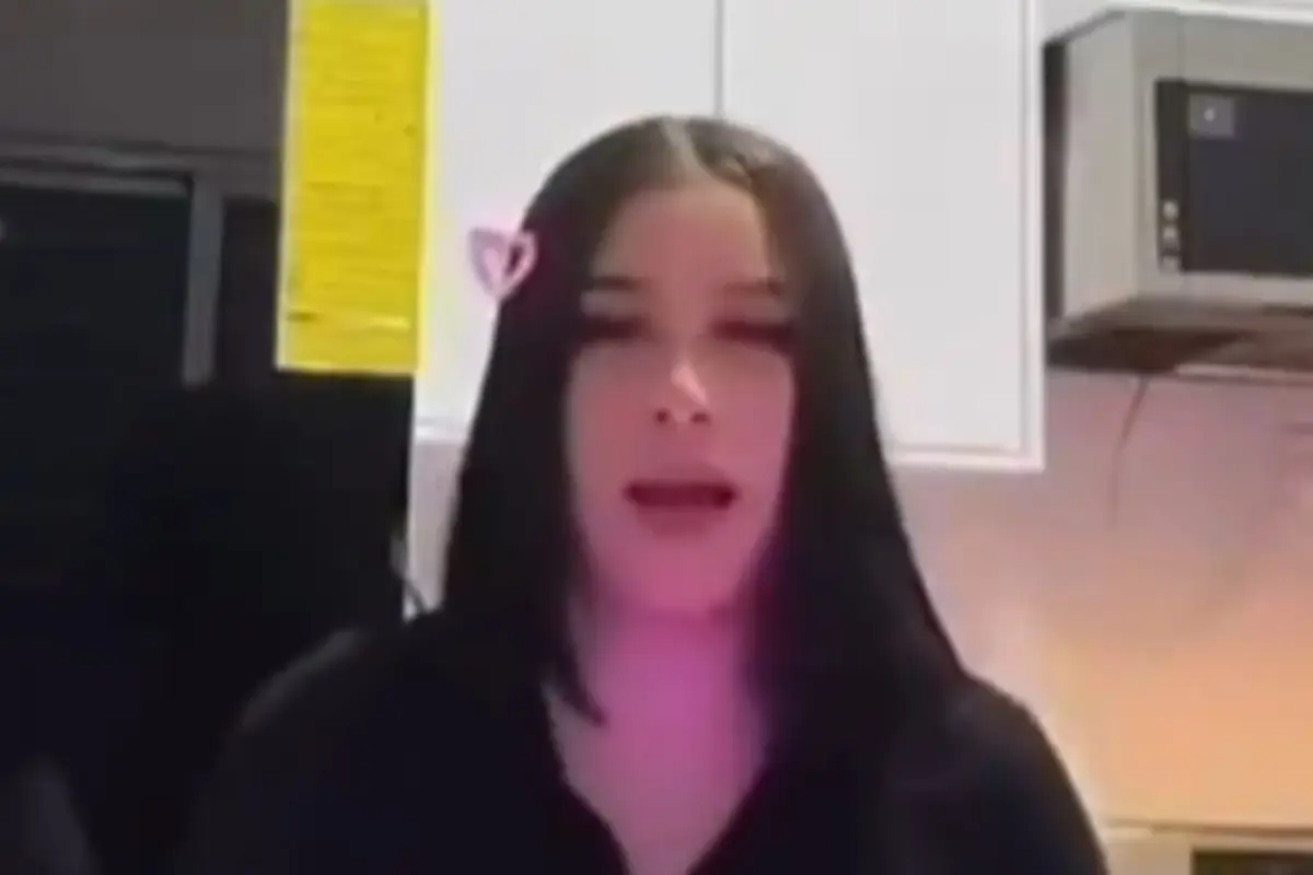 Influencer es arrestada en República Dominicana tras agredir a su hijo durante transmisión en vivo., Redes sociales.