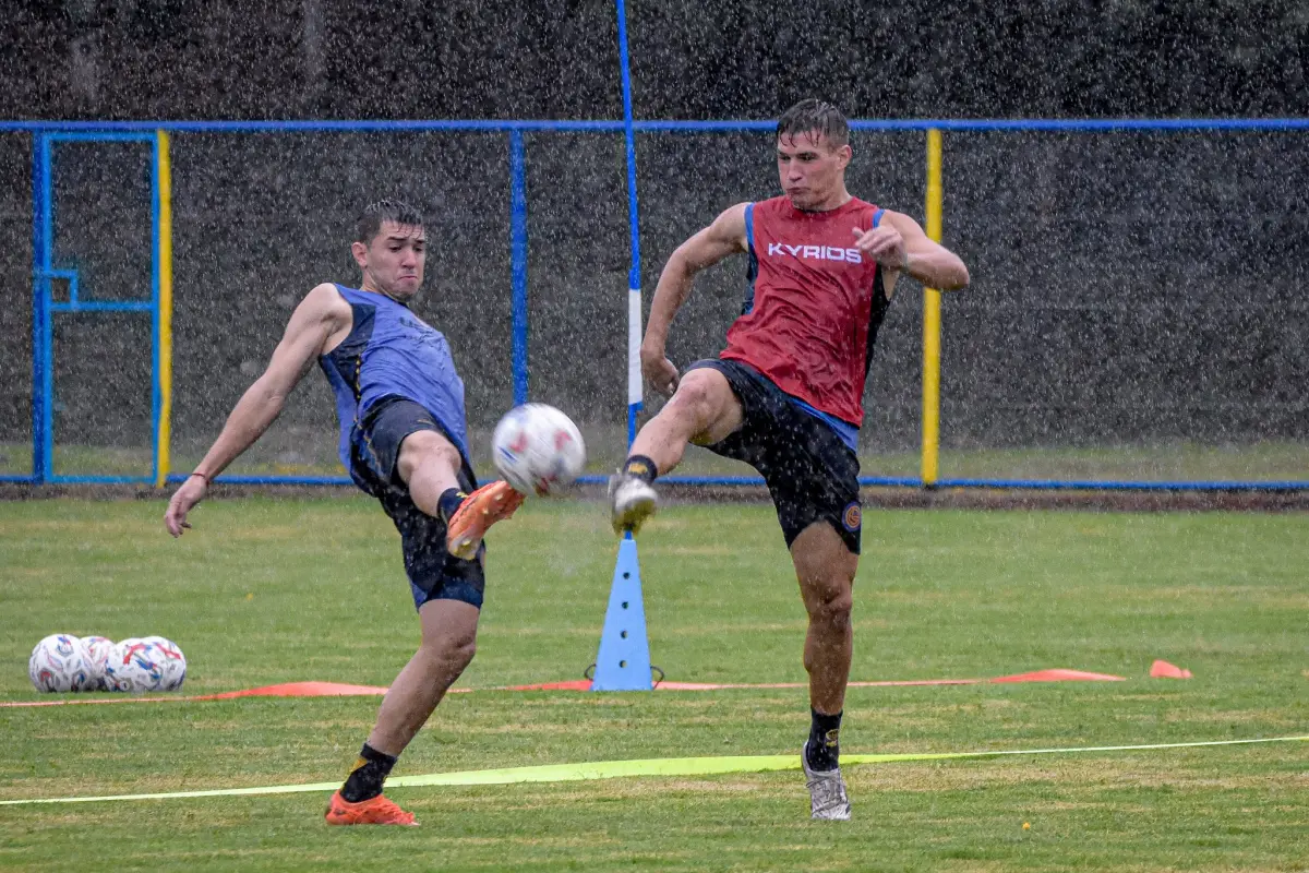 Desconocidos lanzaron artefactos pirotécnicos durante una práctica del Sportivo Luqueño en Paraguay - Sportivo Luqueño