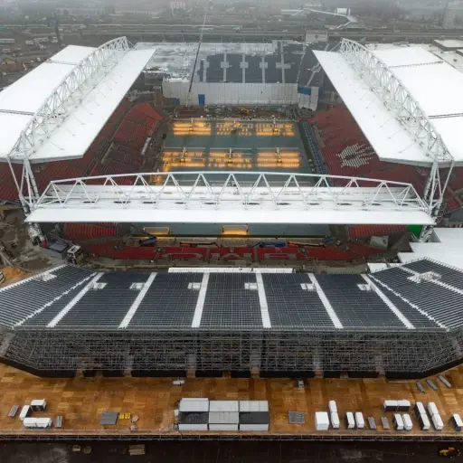 El BMO Field, en Toronto, un recinto que ha optado por una solución funcional y probada: la instalación de gradas desmontables para ampliar su capacidad durante el Mundial - Urban Toronto