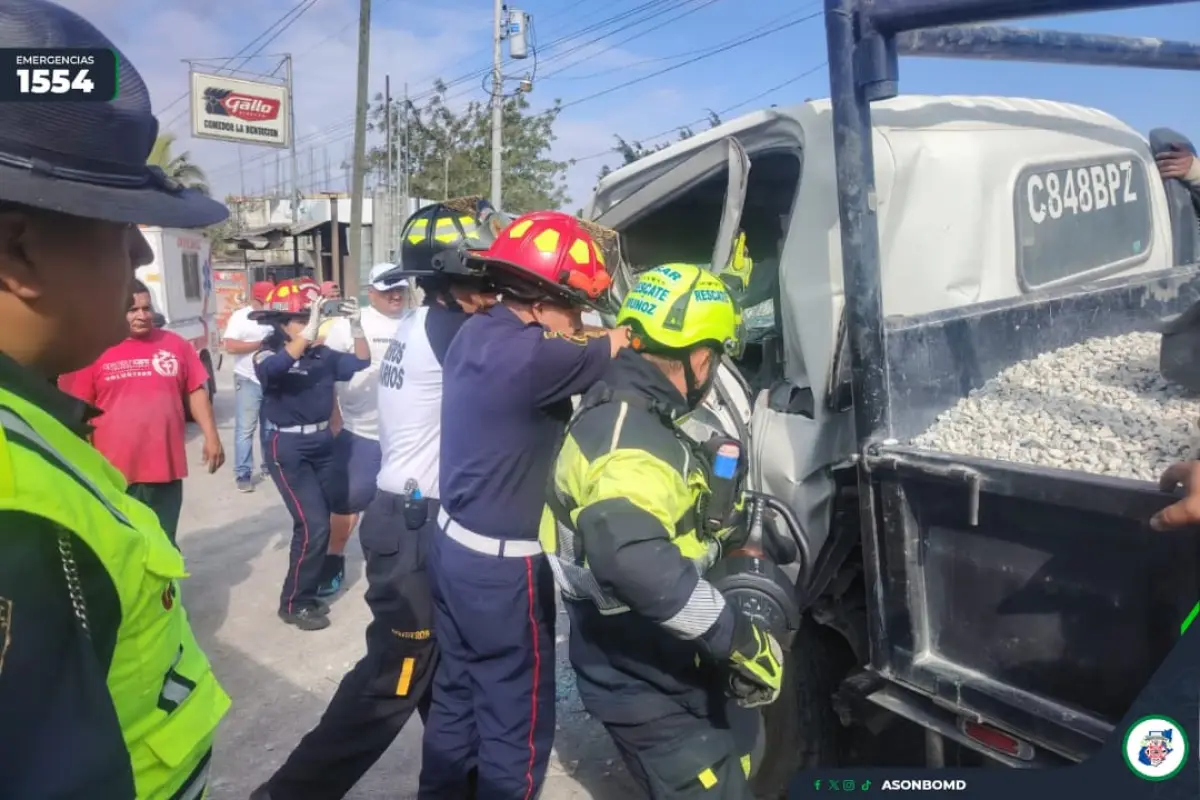 Los rescatistas atendieron al herido y lo llevaron a la emergencia de un centro asistencial., Bomberos Municipales Departamentales. 