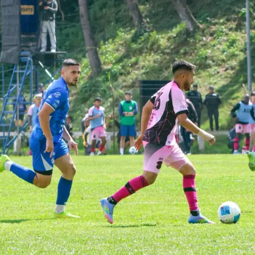 Acción del Cobán Imperial vs. Mixco en el estadio José Ángel Rossi 
