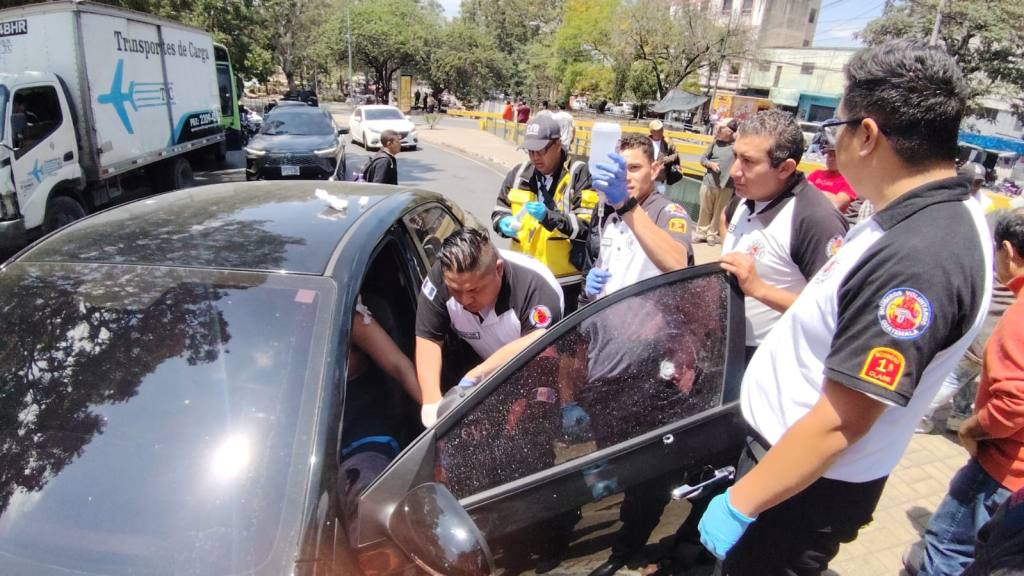 Automovilista y motorista heridos tras tiroteo y accidente en El Trébol | Bomberos Voluntarios
