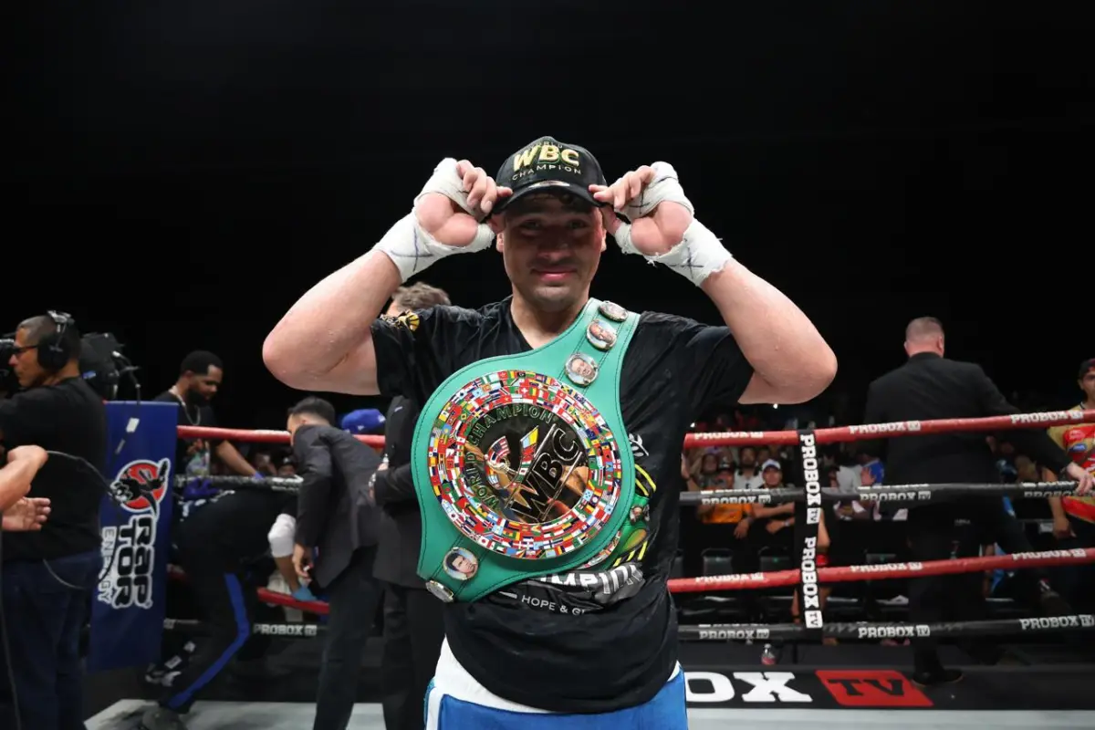 Lester Martínez es campeón mundial interino tras derrotar a Immanuwel Aleem / Lester Martínez pierde su invicto ante Immanuwel Aleem