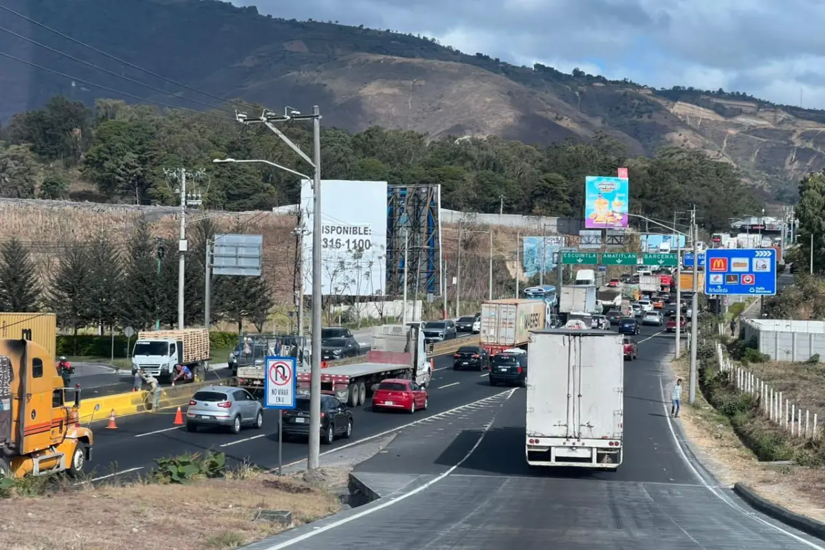 Las autoridades de tránsito de Villa Nueva pidieron precaución por el aumento de vehiculos con dirección sur., PMT de Villa Nueva.