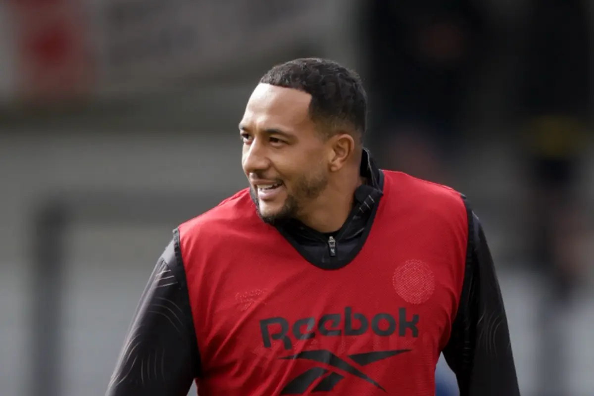 Nathaniel Méndez-Laing volvió a sumar minutos tras varios meses lesionado - MK Dons