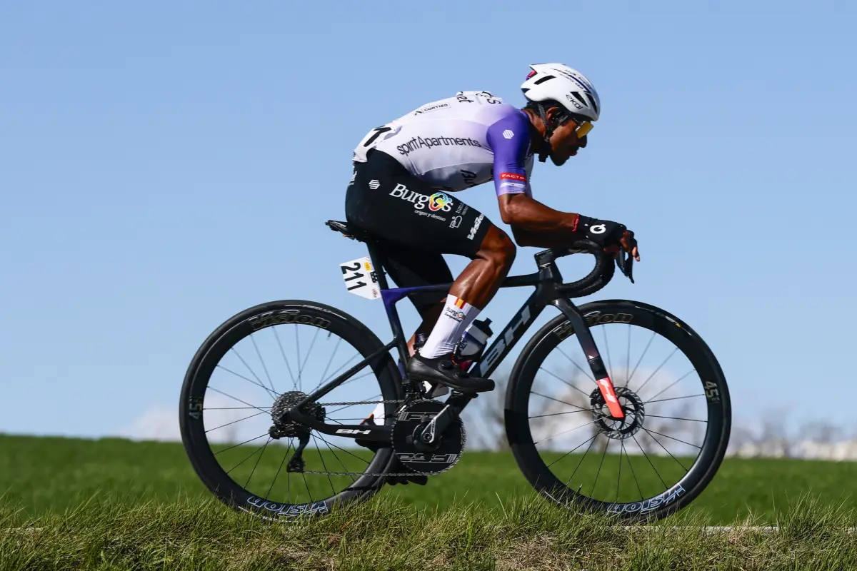 Sergio Chumil abandona la Vuelta a Cataluña 2026 - Burgos BH