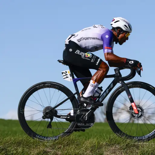 Sergio Chumil abandona la Vuelta a Cataluña 2026 - Burgos BH