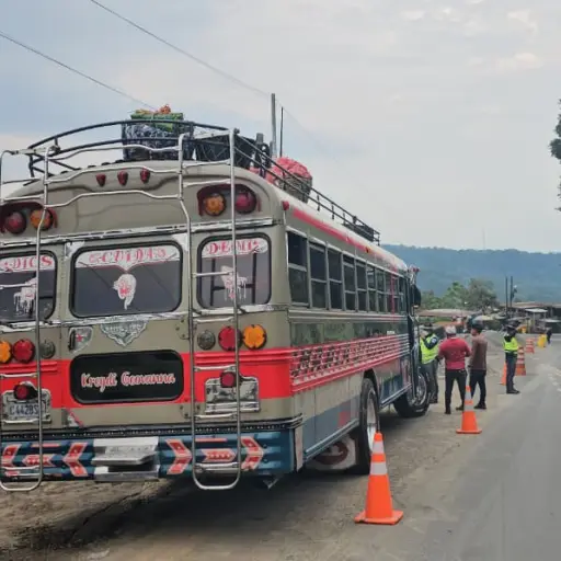 El autobús fue detenido gracias a la denuncia de varios pasajeros. ,PROVIAL.