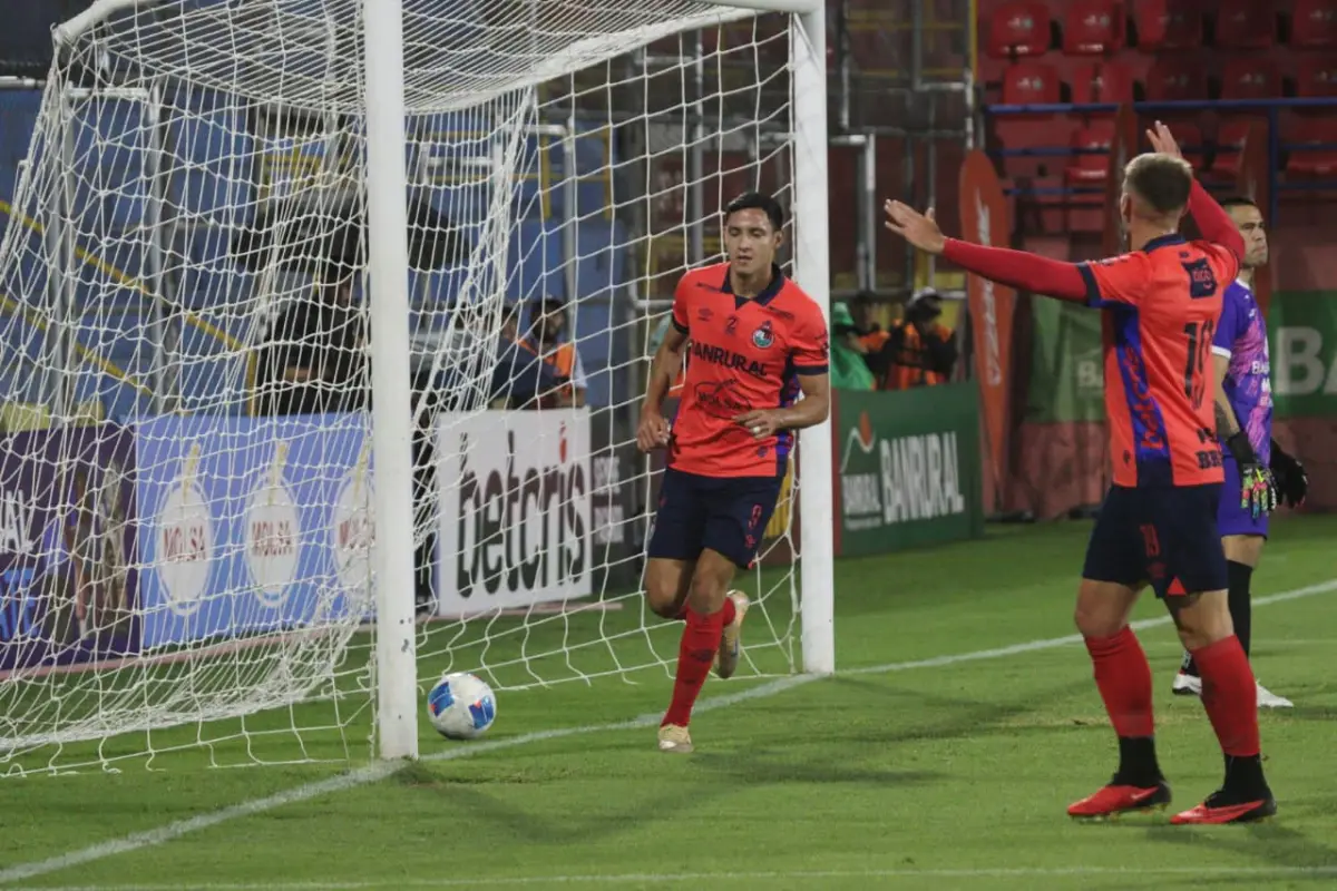 Municipal derrota a Malacateco con gol de Martínez