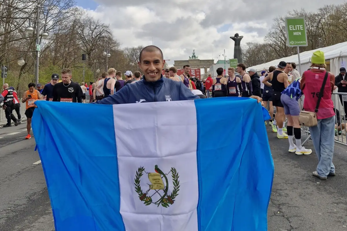 Alberto González en la Media Maratón de Berlín 2026 - FDNA
