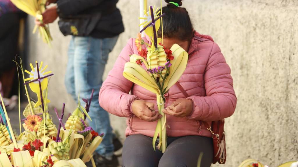 Comerciantes y feligreses llenan iglesias el Domingo de Ramos | Alex Meoño