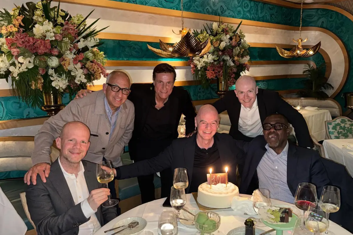 La Confederación Africana de Fútbol (CAF) atraviesa un nuevo episodio de inestabilidad institucional tras la renuncia de su secretario general, Véron Mosengo-Omba - RR.SS.