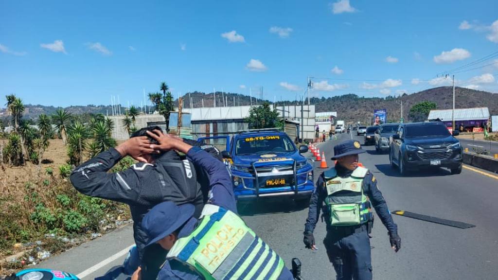 Identifican más tránsito vehicular en las carreteras del país | PNC de Guatemala