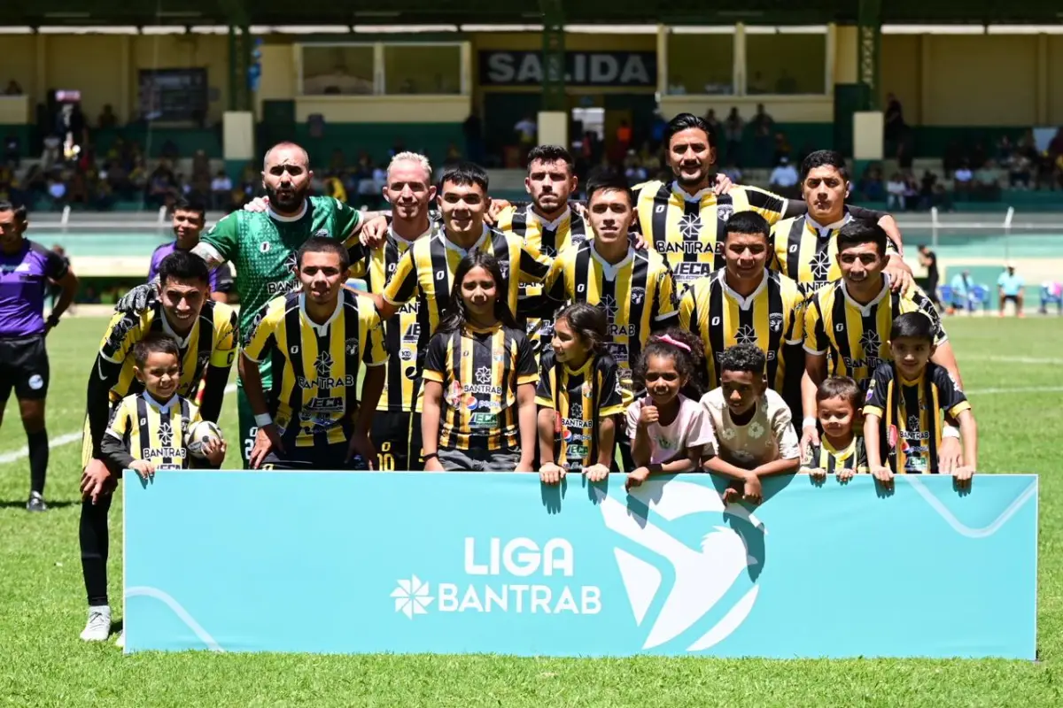 Once de Aurora ante el Deportivo Achuapa - Aurora FC