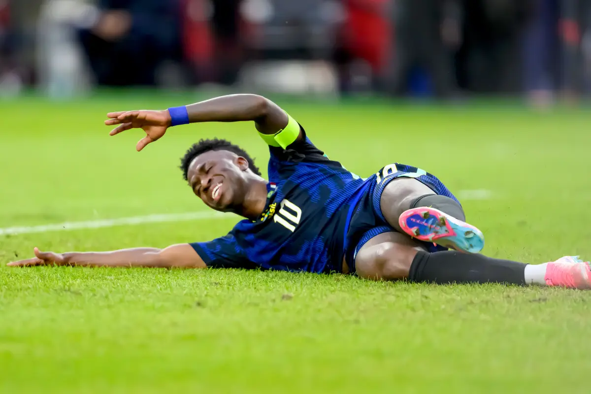 Vinícius entrenó este domingo con Brasil
