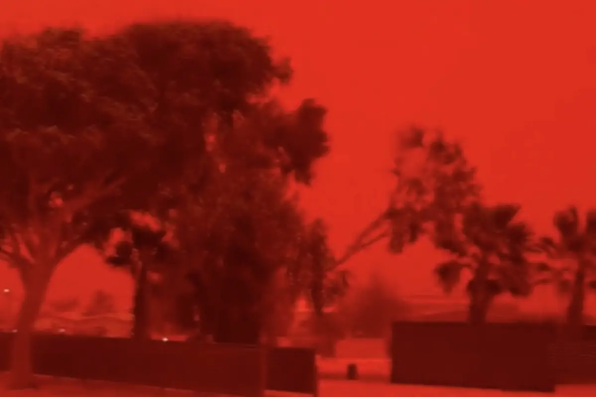 Habitantes de Australia Occidental presenciaron un cielo rojizo durante el paso del ciclón Narelle., Redes sociales.