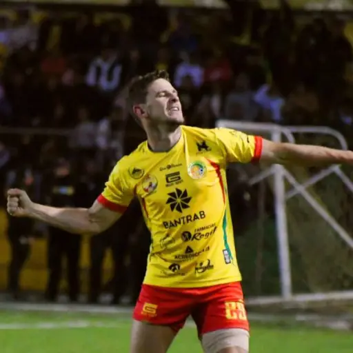 Diego Casas celebrando ante Comunicaciones 