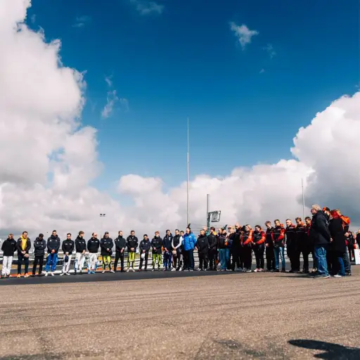 Minuto de silencio por la muerte del piloto finlandés Juha Miettinen - instagram @24hnbr