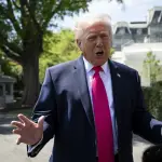 Trump defiende que tiene derecho a estar en desacuerdo con el papat