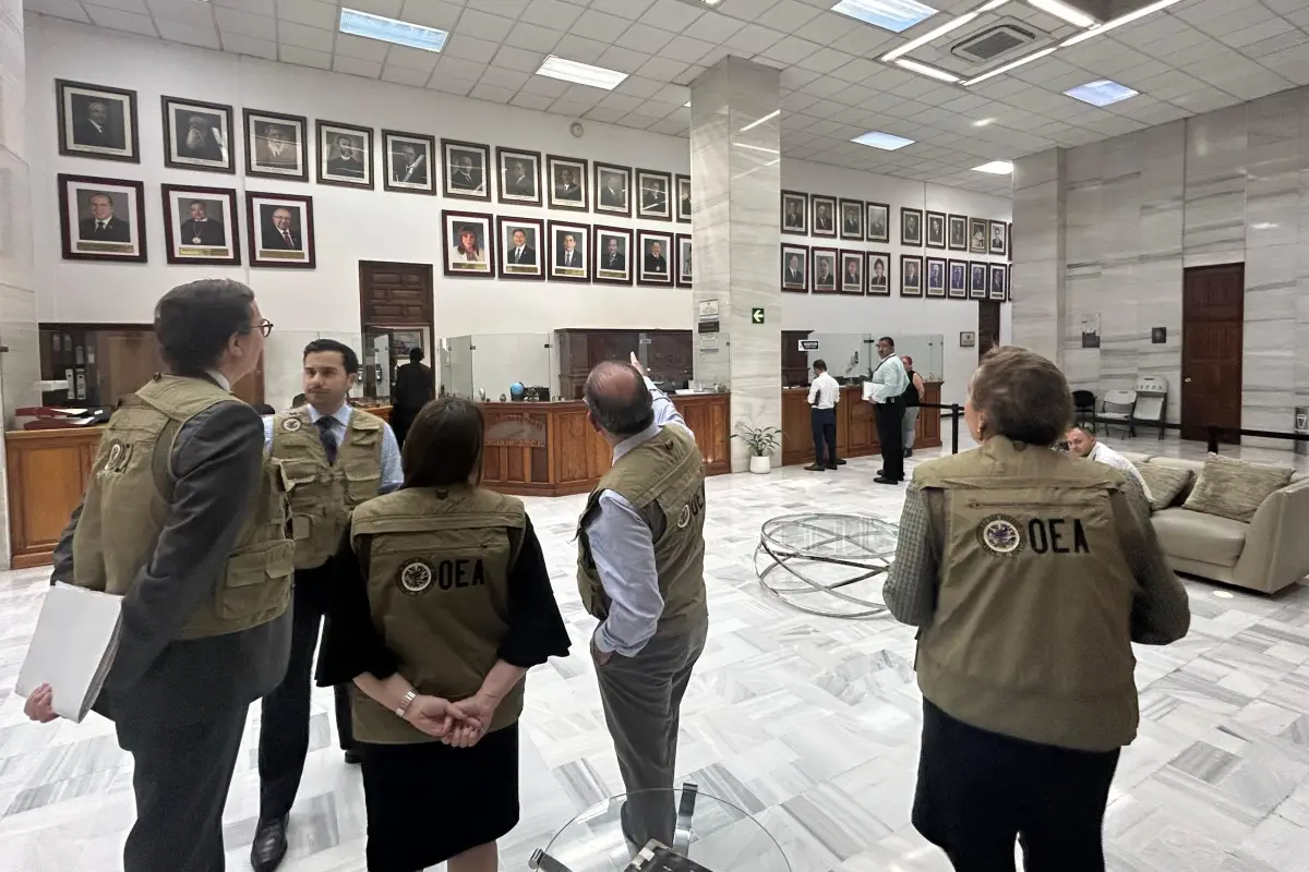 Delegados de la Misión de la OEA en el Palacio de Justicia en Guatemala, sede de las reuniones de la comisión de postulación para elección de fiscal general y jefe del Ministerio Público período 2026-2030., Omar Solís/Emisoras Unidas