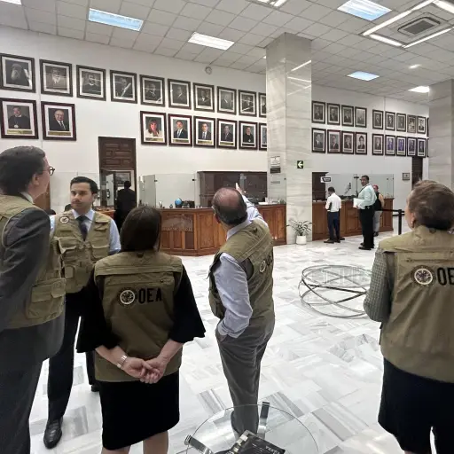 Delegados de la Misión de la OEA en el Palacio de Justicia en Guatemala, sede de las reuniones de la comisión de postulación para elección de fiscal general y jefe del Ministerio Público período 2026-2030. ,Omar Solís/Emisoras Unidas