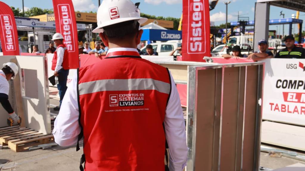 Instaladores de sistemas livianos participan en  | Alejandro Meoño