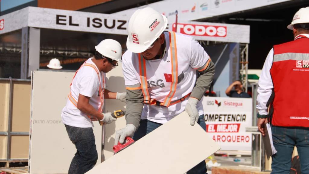 Instaladores de sistemas livianos participan en  | Alejandro Meoño