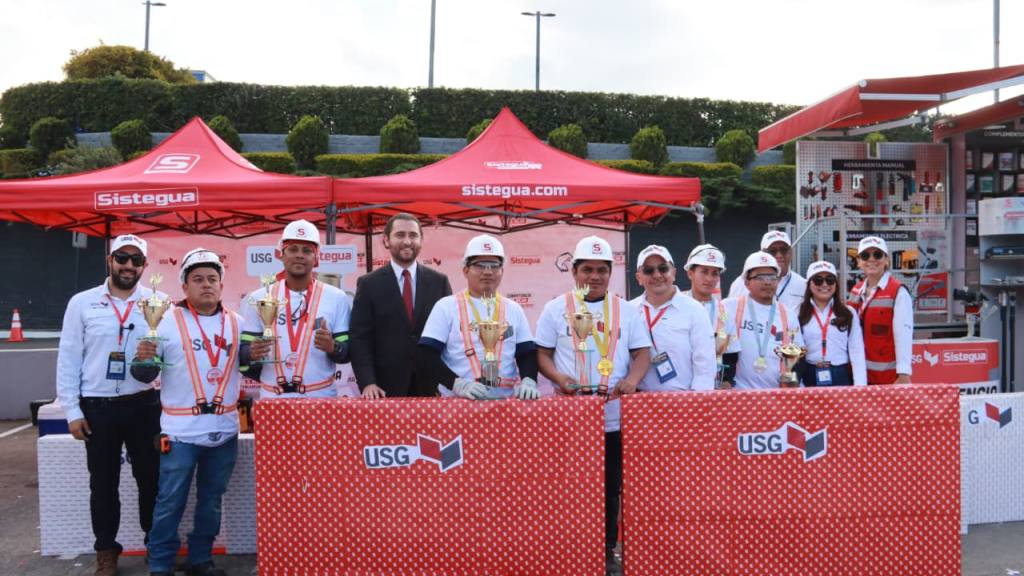 Instaladores de sistemas livianos participan en  | Alejandro Meoño