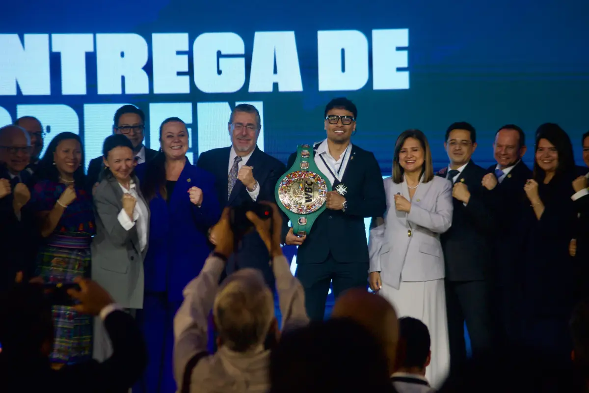 Lester Martínez es condecorado con la Orden Presidencial - Omar Solís