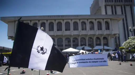 Banderas negras y consignas: Pueblos indígenas exigen candidatos honorables para el MP